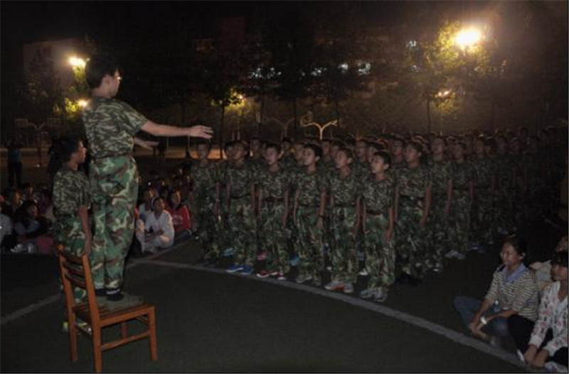 分校初一年级举行军歌比赛活动 