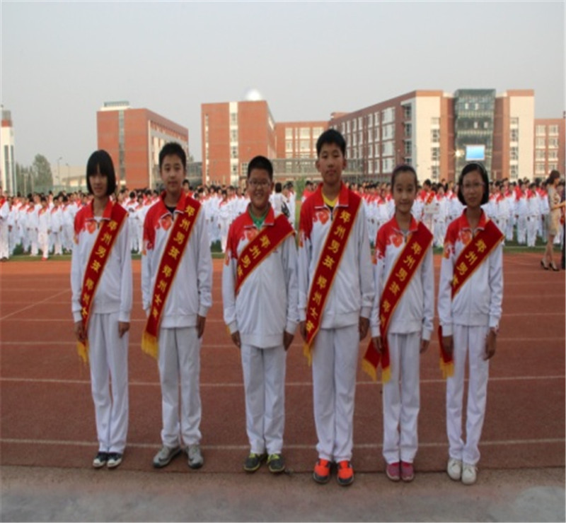 “郑州男孩、郑州女孩”公益宣传片在枫杨开录