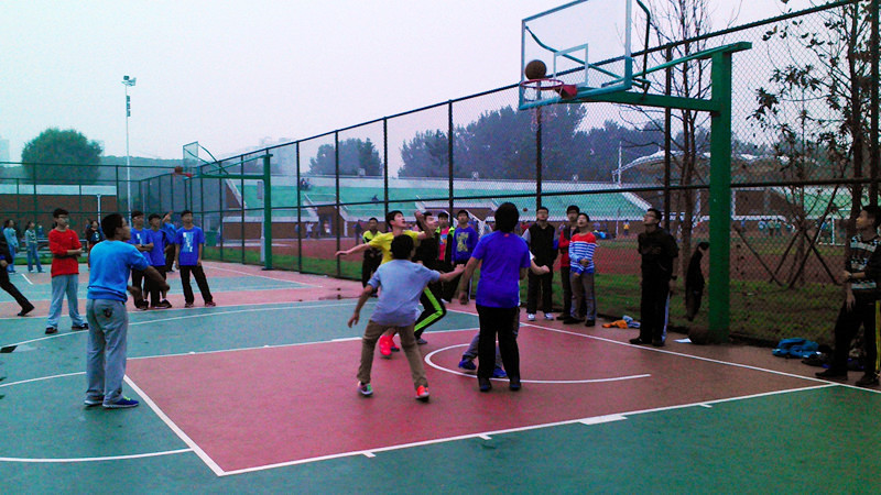 初二年级校园篮球赛