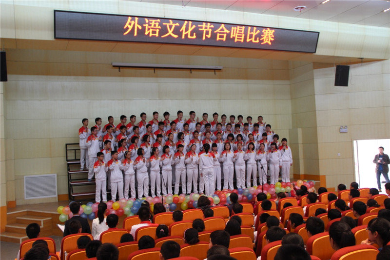 初一年级举行外语文化节合唱比赛